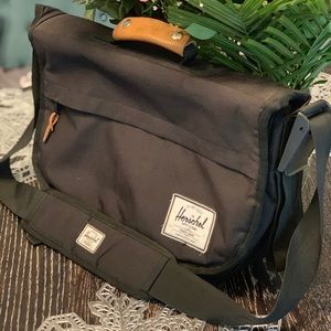 Herschel Supply Co. Black Messenger Bag! Ex. Cond!